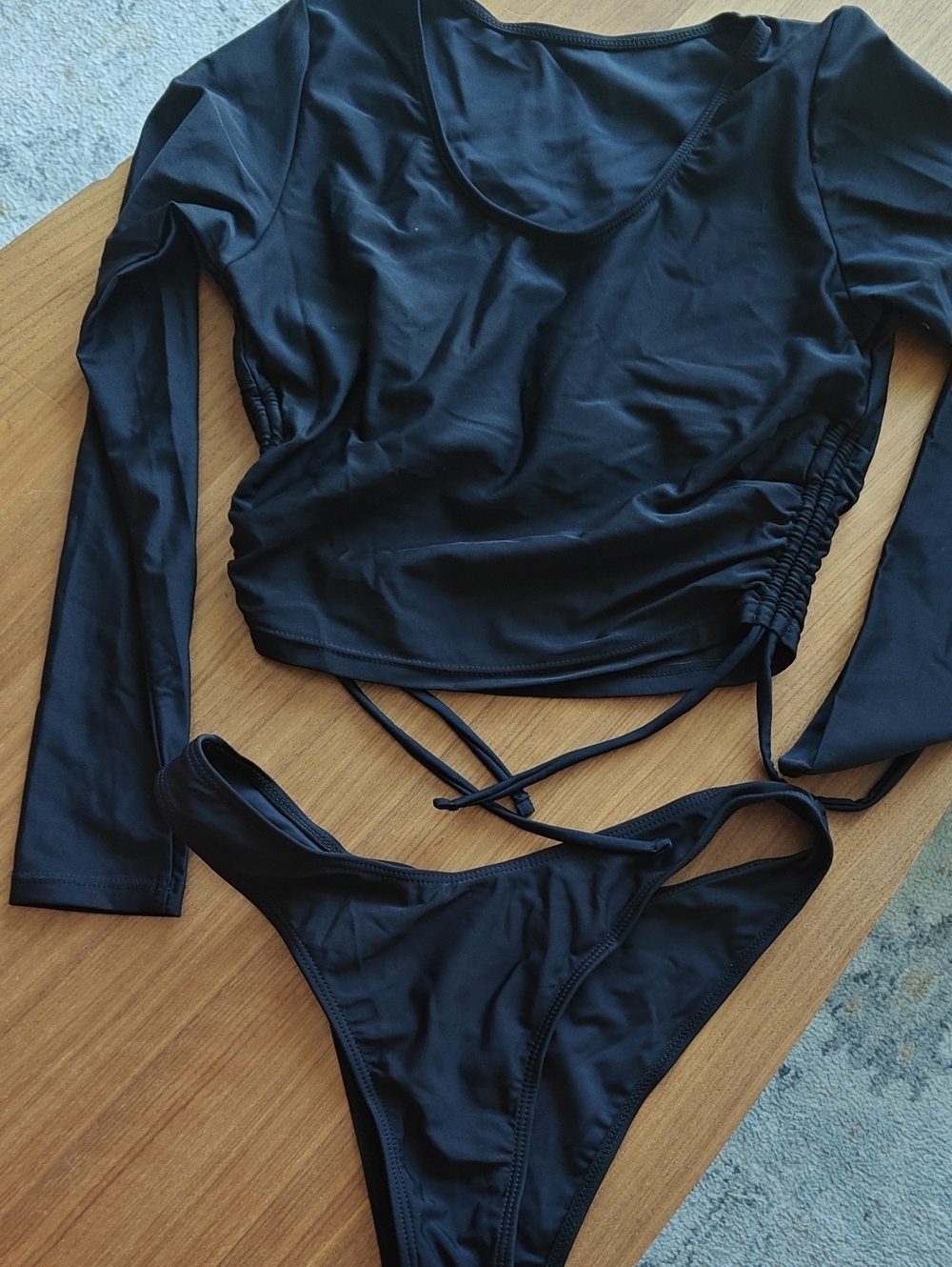 Women’s Black Long-Sleeve Ruched Crop Top